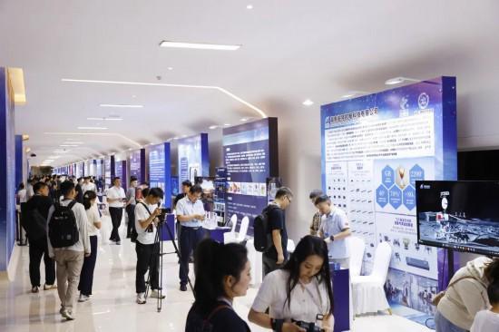 新区服务业强势开局，信息技术服务业增速22.8%领跑